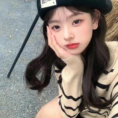 可爱的半月海报