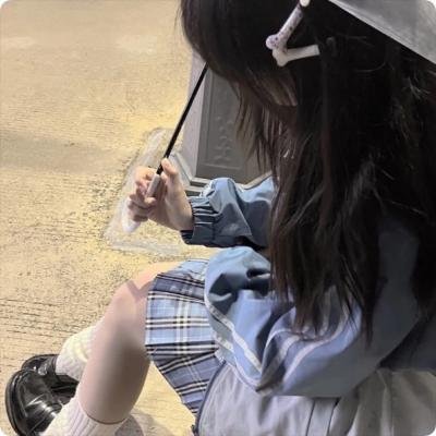 钢铁花海报