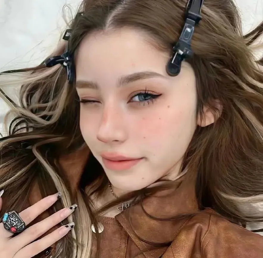 红发女郎海报